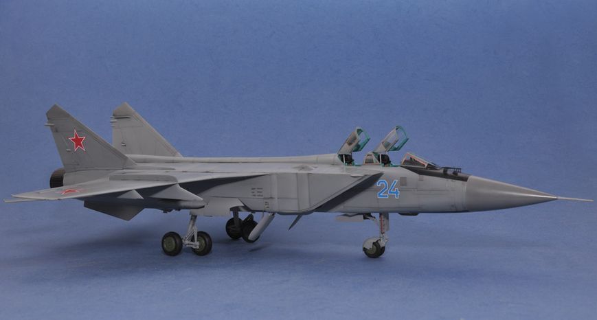 Збірна модель літака MIG-31 FOXHOUND HB81753 фото