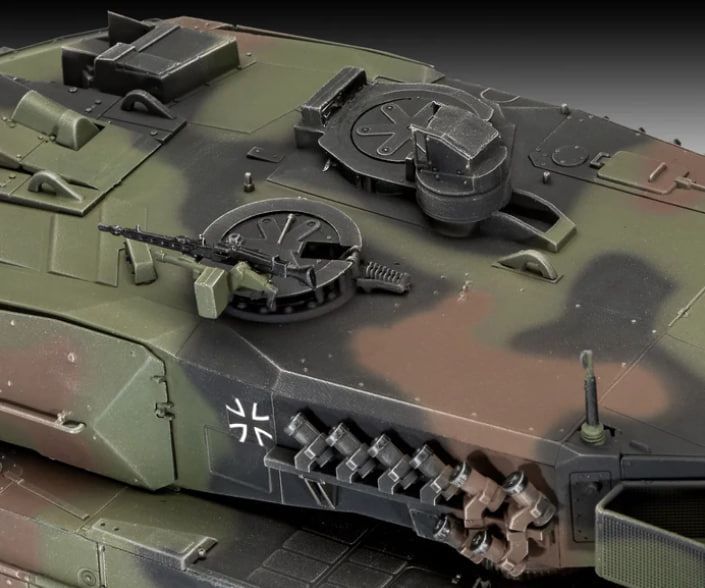 Збірна модель-копія Revell Танк Леопард 2 A6/A6NL рівень 4 масштаб 1:35 REV03281 фото
