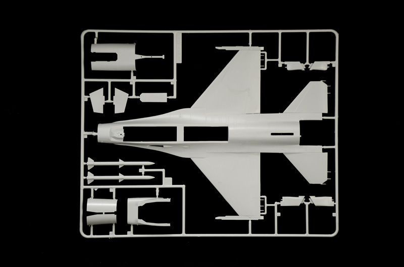 Збірна модель 1/48 літак F-16 A Fighting Falcon IT2786 фото