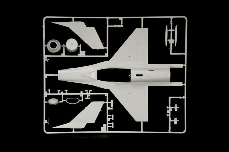 Збірна модель 1/48 літак F-16 A Fighting Falcon IT2786 фото