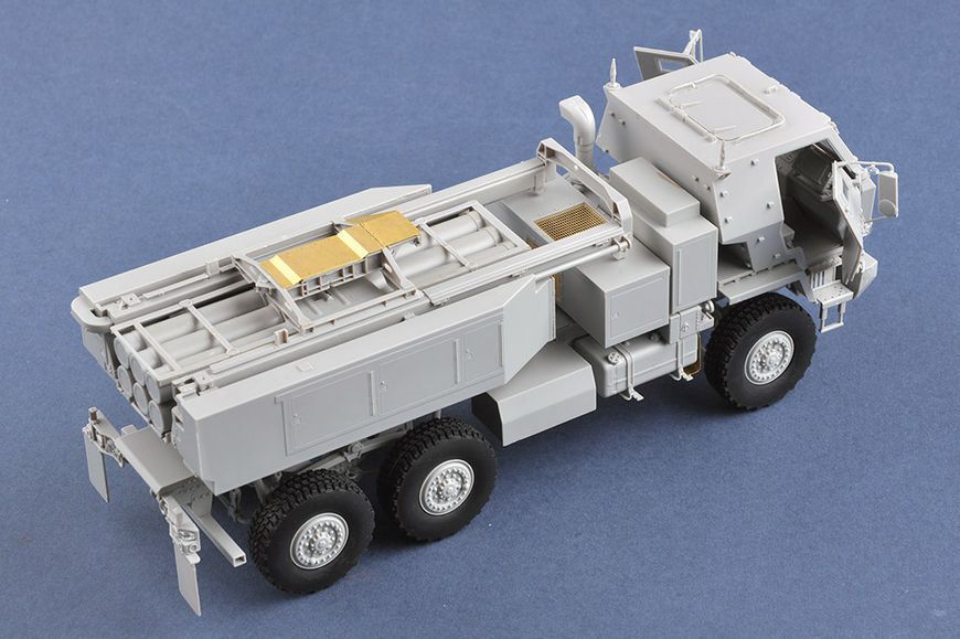 Збірна модель артилерійської ракетної системи M142 (HIMARS) TR01041 фото
