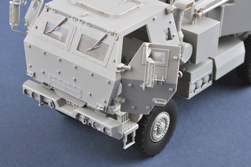 Збірна модель артилерійської ракетної системи M142 (HIMARS) TR01041 фото
