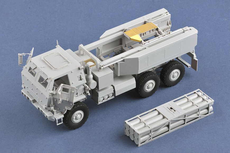Збірна модель артилерійської ракетної системи M142 (HIMARS) TR01041 фото