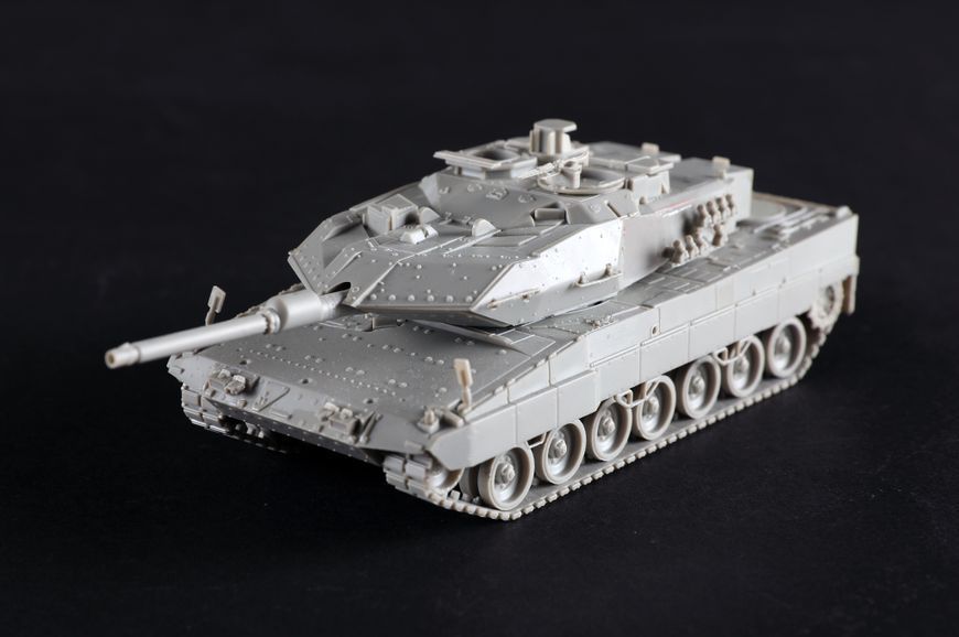 Збірна модель 1/72 Німецький танк Леопард 2A6EX TR07192 фото