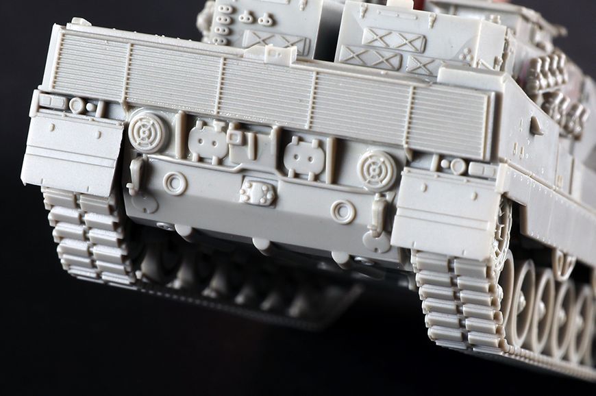 Збірна модель 1/72 Німецький танк Леопард 2A6EX TR07192 фото