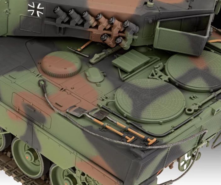 Збірна модель-копія Revell Танк Леопард 2 A6M+ рівень 5 масштаб 1:35 REV03342 фото