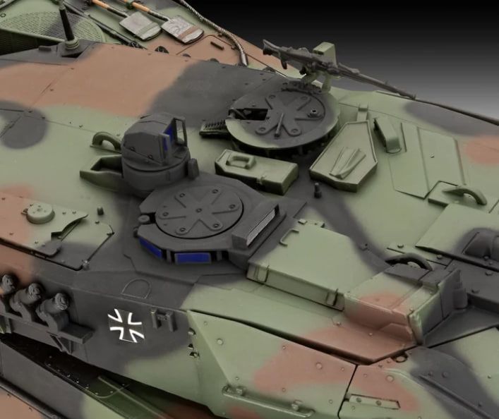 Збірна модель-копія Revell Танк Леопард 2 A6M+ рівень 5 масштаб 1:35 REV03342 фото