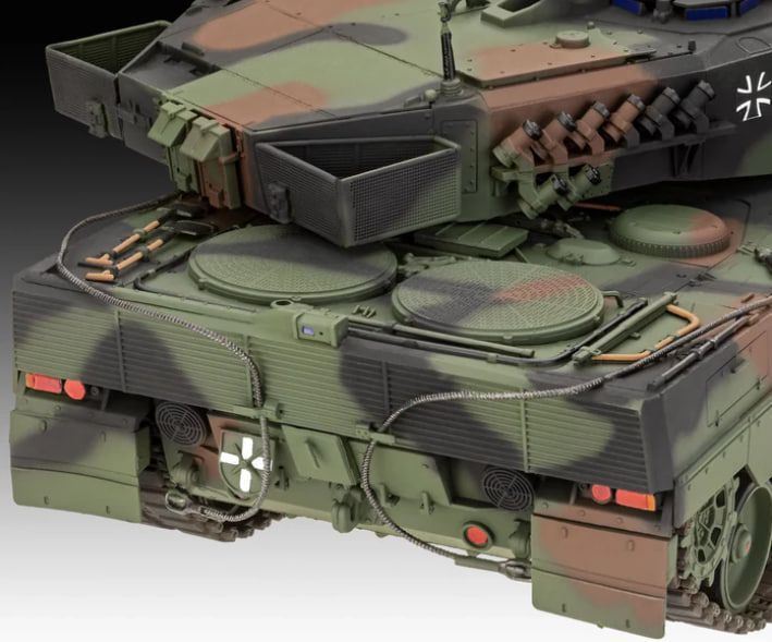 Збірна модель-копія Revell Танк Леопард 2 A6M+ рівень 5 масштаб 1:35 REV03342 фото