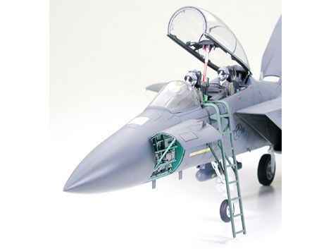 Американський багатоцільовий винищувач 1/32
Страйк Ігл (Boeing F-15E Strike Eagle Bunker Buster) Tam TAM60312 фото